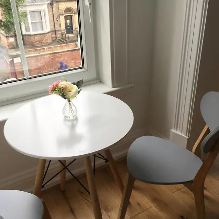 דירה Beautifully Stylish Studio For 2 In *